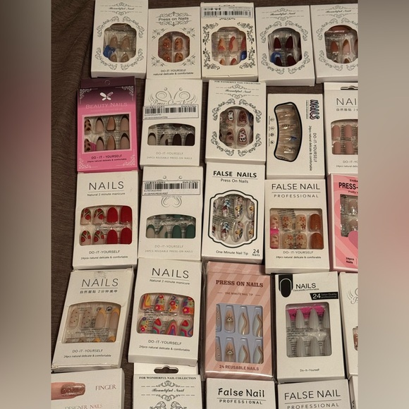 Lot of 52 Press On Nail Sets - Picture 2 of 6